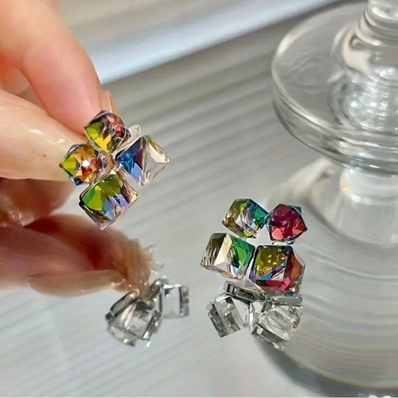 Artist Point Shimmering Crystal Earrings - Picture 3 of 6